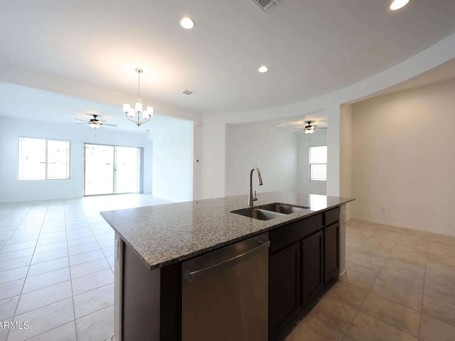 3 bed, 2.0 bath, 1982 sqft, $2,500 — Photo 4