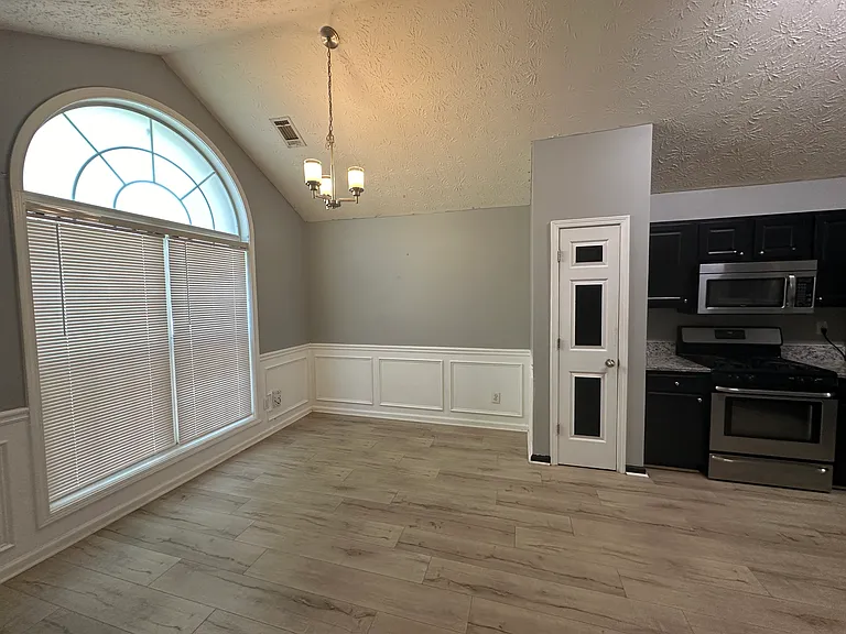 976 Sham Pointe Dr — Photo 3