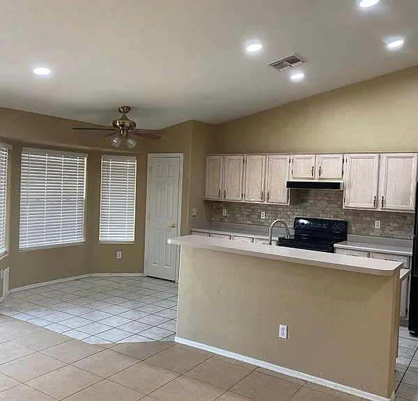 8656 W Willow Ave — Photo 15