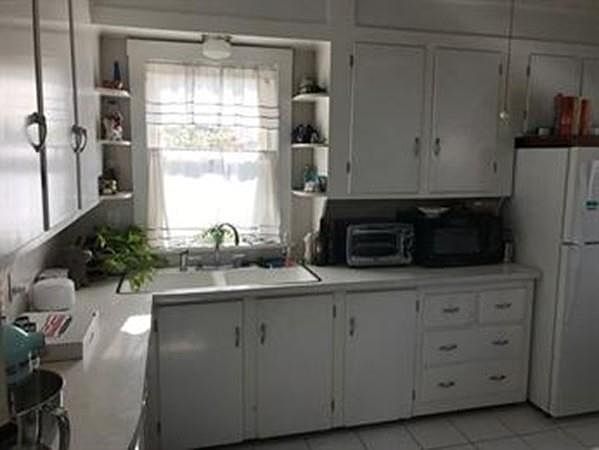 2nd image of 10 Garden St #10