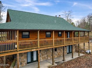 1104 Oak Ct, Gatlinburg, TN 37738