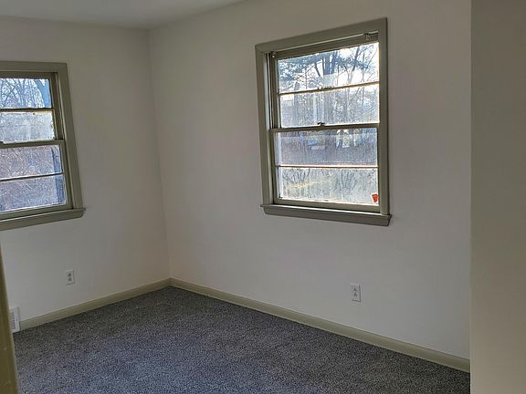 3rd image of 186 Cherry St