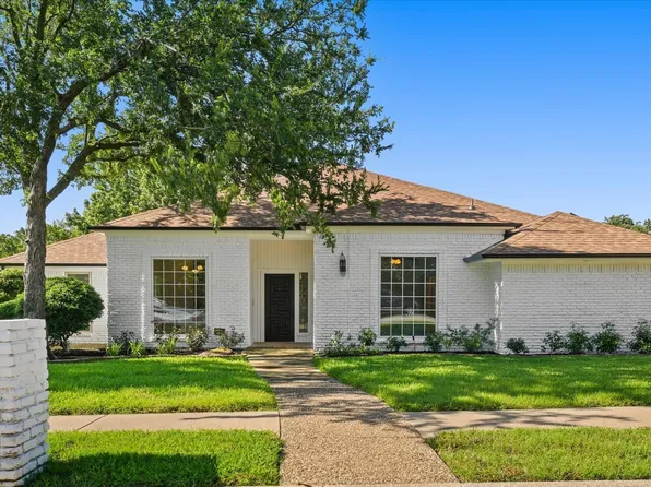 2433 Stonegate Dr N, Bedford, TX 76021