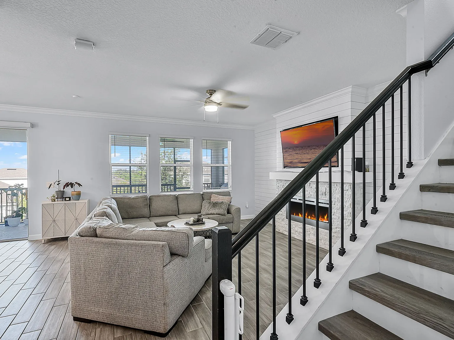 4 bed, 2321 sqft, $3,900 — Photo 4