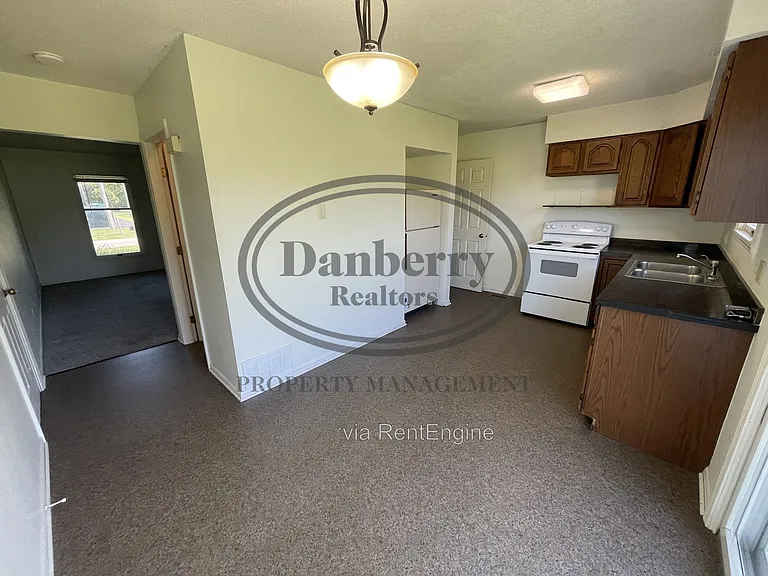 328 Olive St — Photo 8