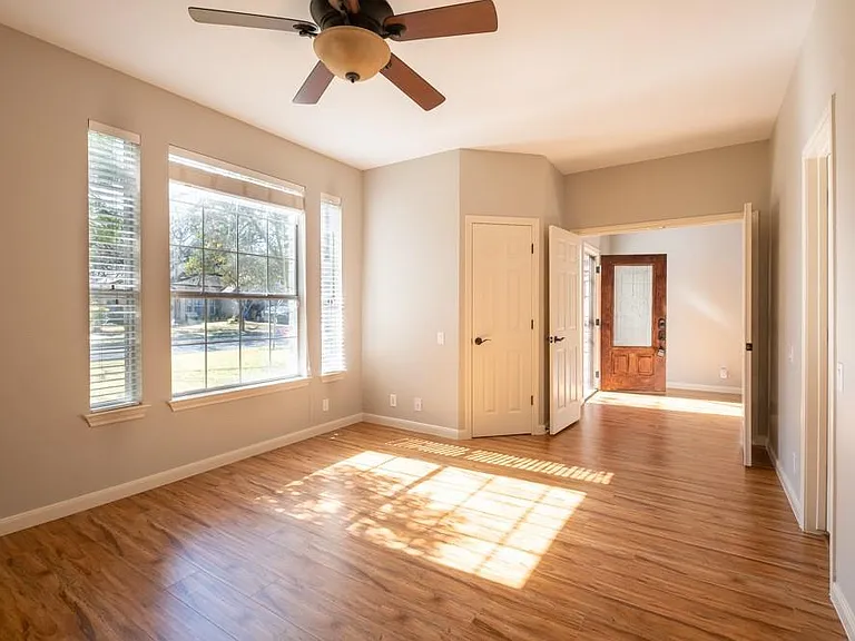 9202 Amanda Dr — Photo 18