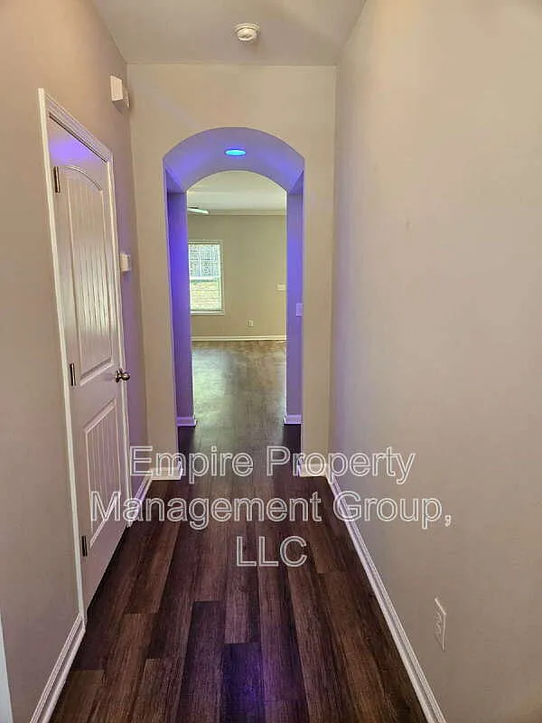 3 bed, 2.5 bath, 1608 sqft, $1,900 — Photo 4