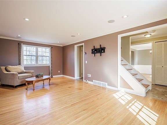 3rd image of 60 San Marie Dr