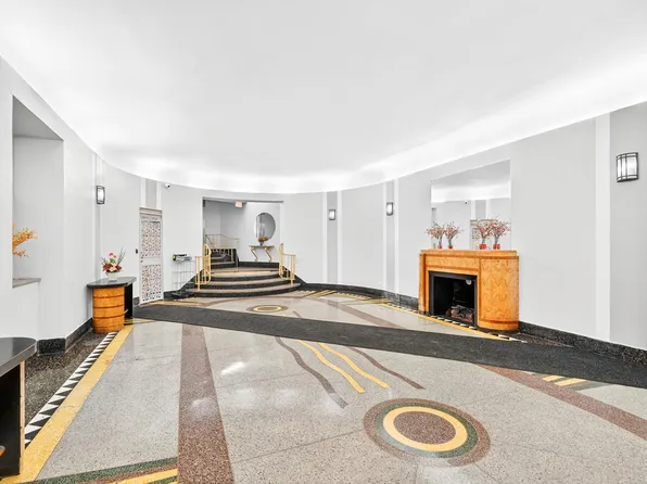 190 East Mosholu Parkway South image 6 of 36