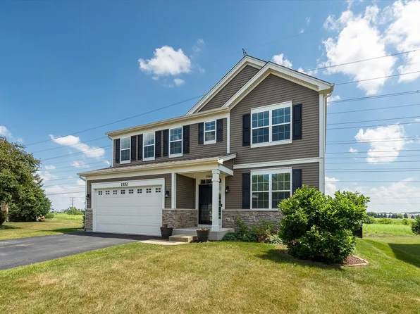 1552 Hearthstone Ln, North Aurora, IL 60542