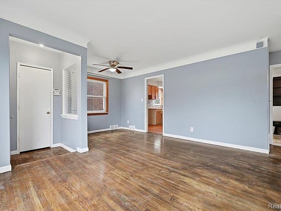 3rd image of 9193 Rutherford St