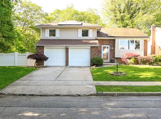 1651 John St, Merrick, NY 11566