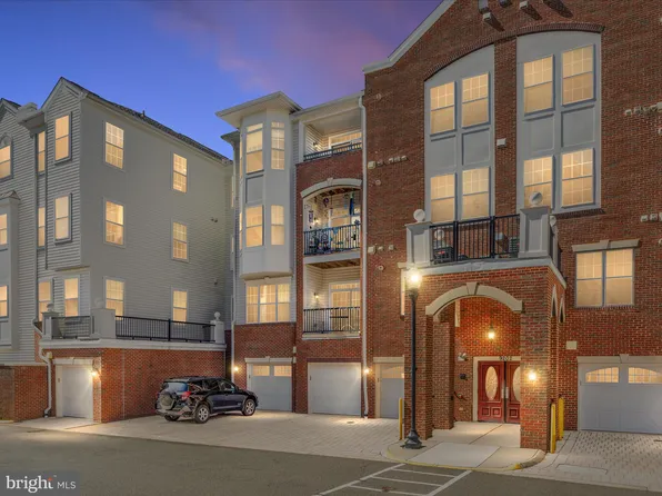 9202 Charleston Dr Unit 304, Manassas, VA 20110