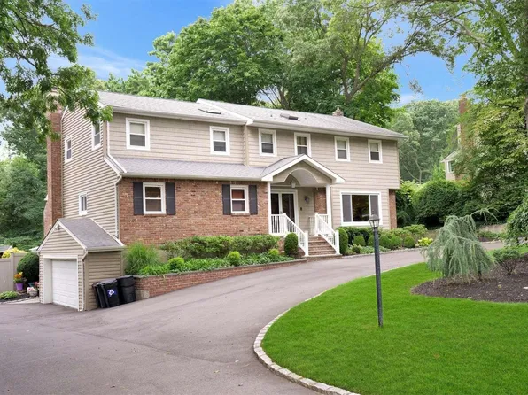 44 Seward Drive, Dix Hills, NY 11746