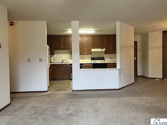 5th image of 1000 9th St S #121