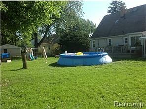 5th image of 23040 Beechwood Ave