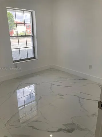 18765 SW 100th Ave — Photo 4