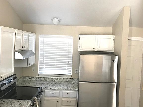 Kitchen is freshly painted with all new appliances. Granite