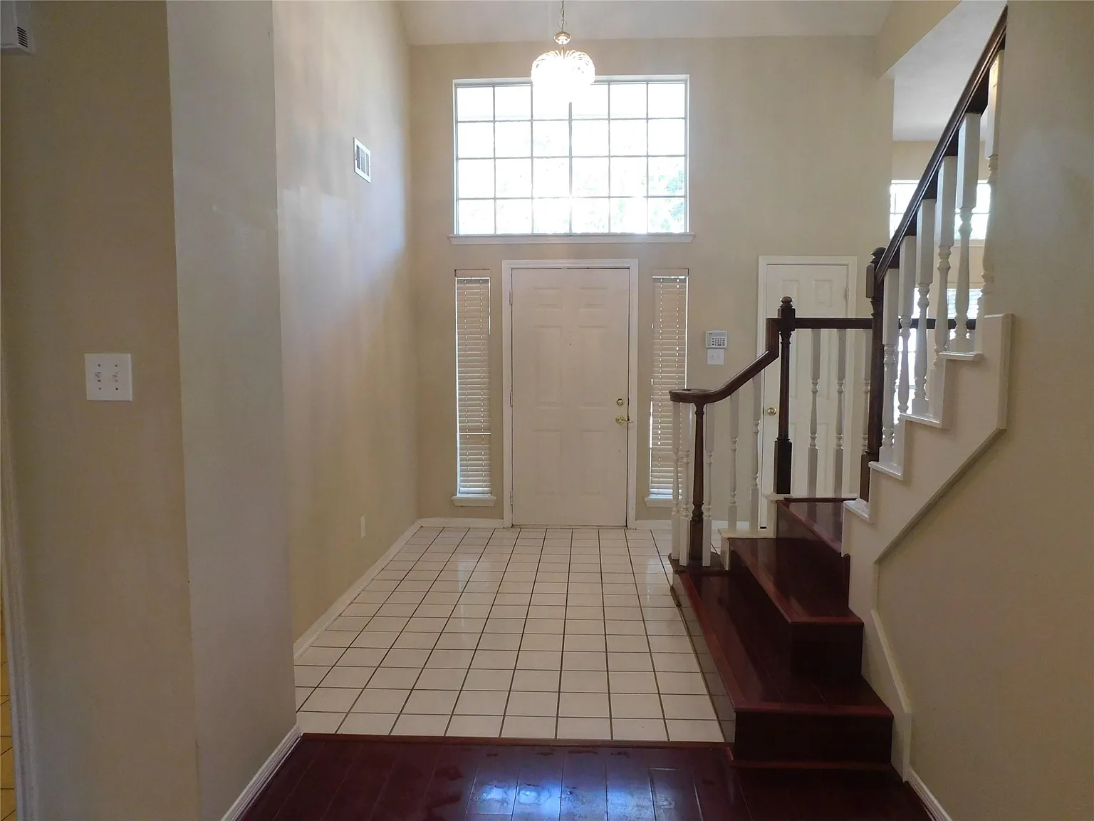 3 bed, 2.5 bath, 2286 sqft, $2,350 — Photo 4