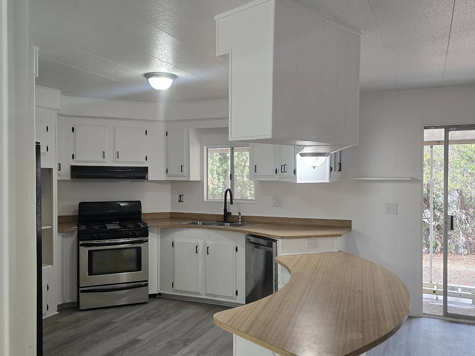 25352 Stephvon Way — Photo 1