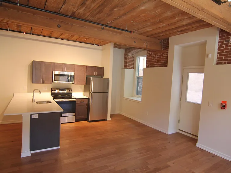 Cambridge Lofts — Photo 5