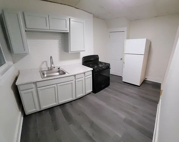 3 bed, 1.0 bath, 1186 sqft, $1,200 — Photo 4