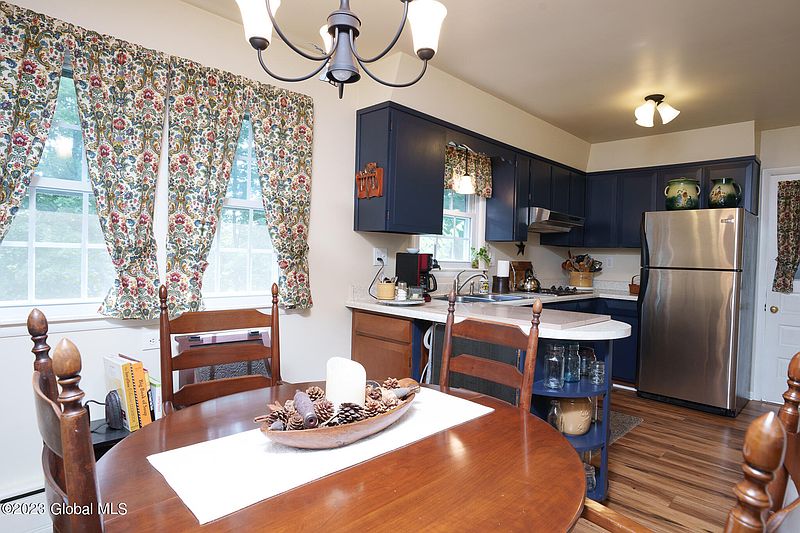 5th image of 42 Garfield Road
