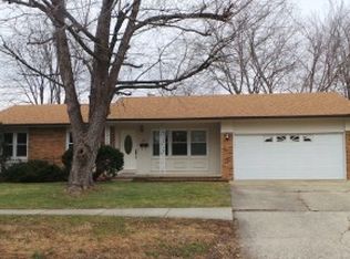 1201 Woodlawn Dr, Charleston, IL 61920