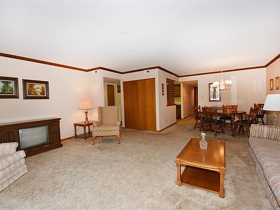 5th image of 4117 W 93rd Pl APT 2D