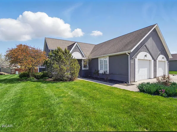 1210 Navajo Trl, Wapakoneta, OH 45895