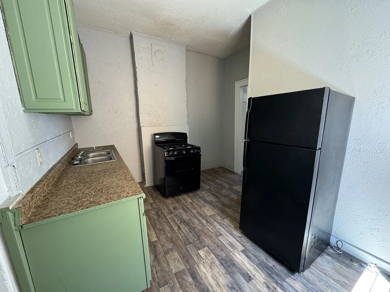 2 bed, 702 sqft, $1,350 — Photo 4