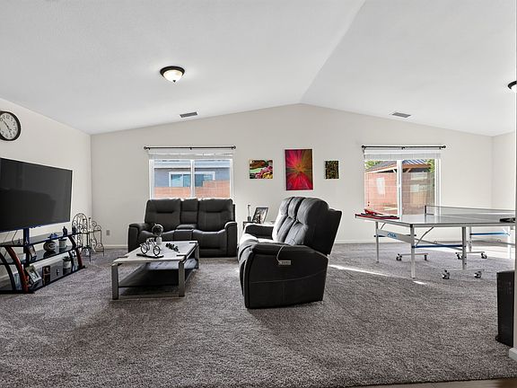 5th image of 832 Alvin St