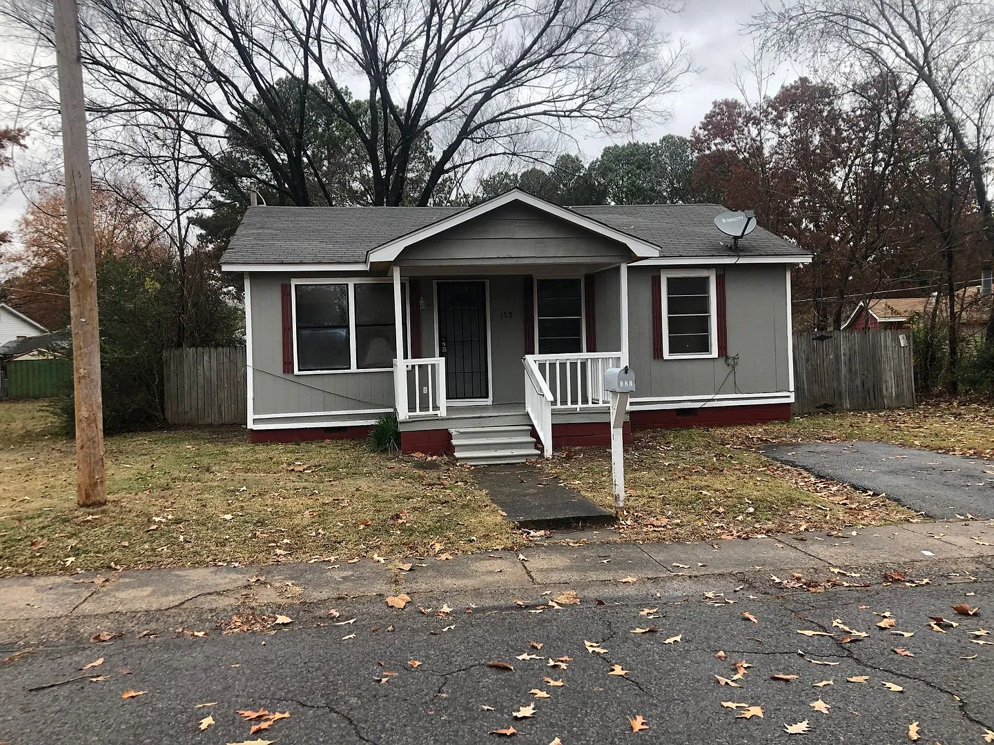 3 bedroom 1.5 Bathroom — Photo 1