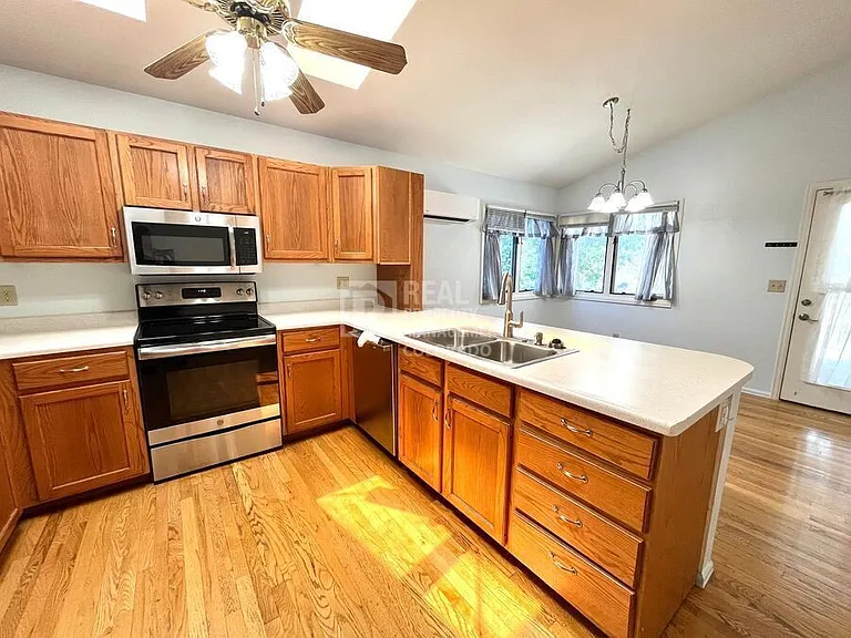 1220 N Weber St — Photo 6