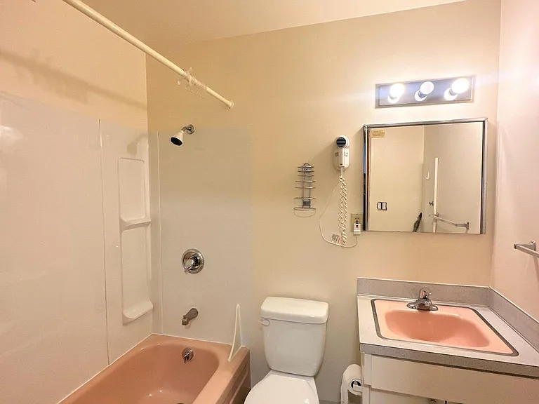 4731 12th Ave NE #306 — Photo 4