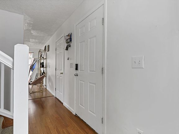 2nd image of 3728 Fountain Cove Ln