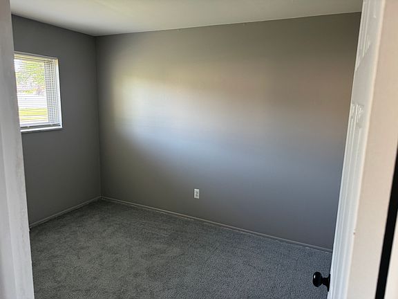 5th image of 22489 Daniels St