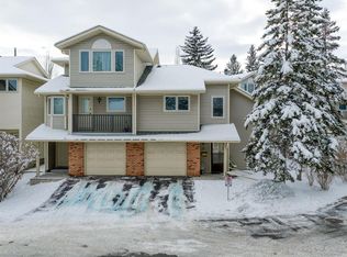 29 N Millrise Ln SW, Calgary, AB T2Y2C3