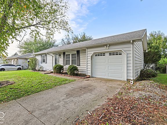 3rd image of 2127 Manor Dr