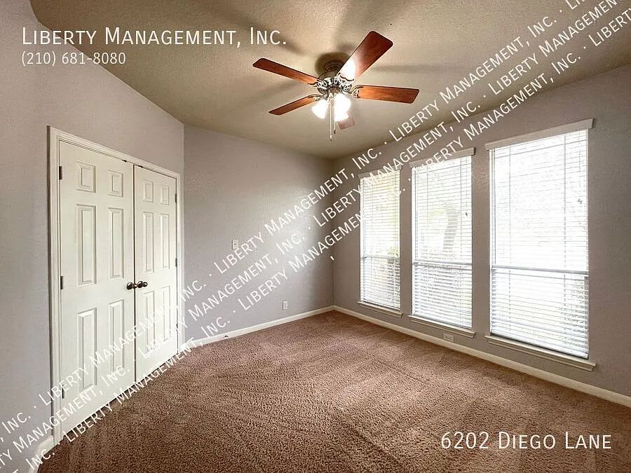 Stunning 4 Bedroom, 2 Bath Home in Alamo Ranch Featuring a Media/Theater Room! — Photo 3