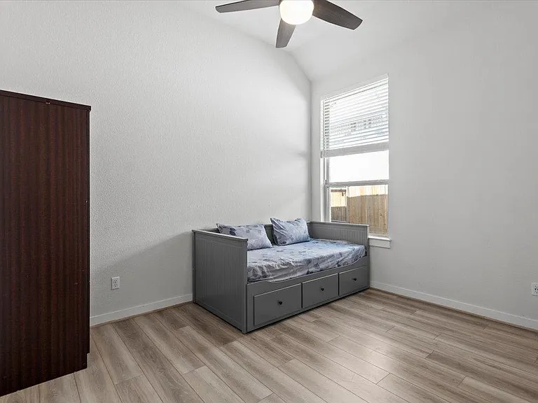 1812 David Ezra St — Photo 28