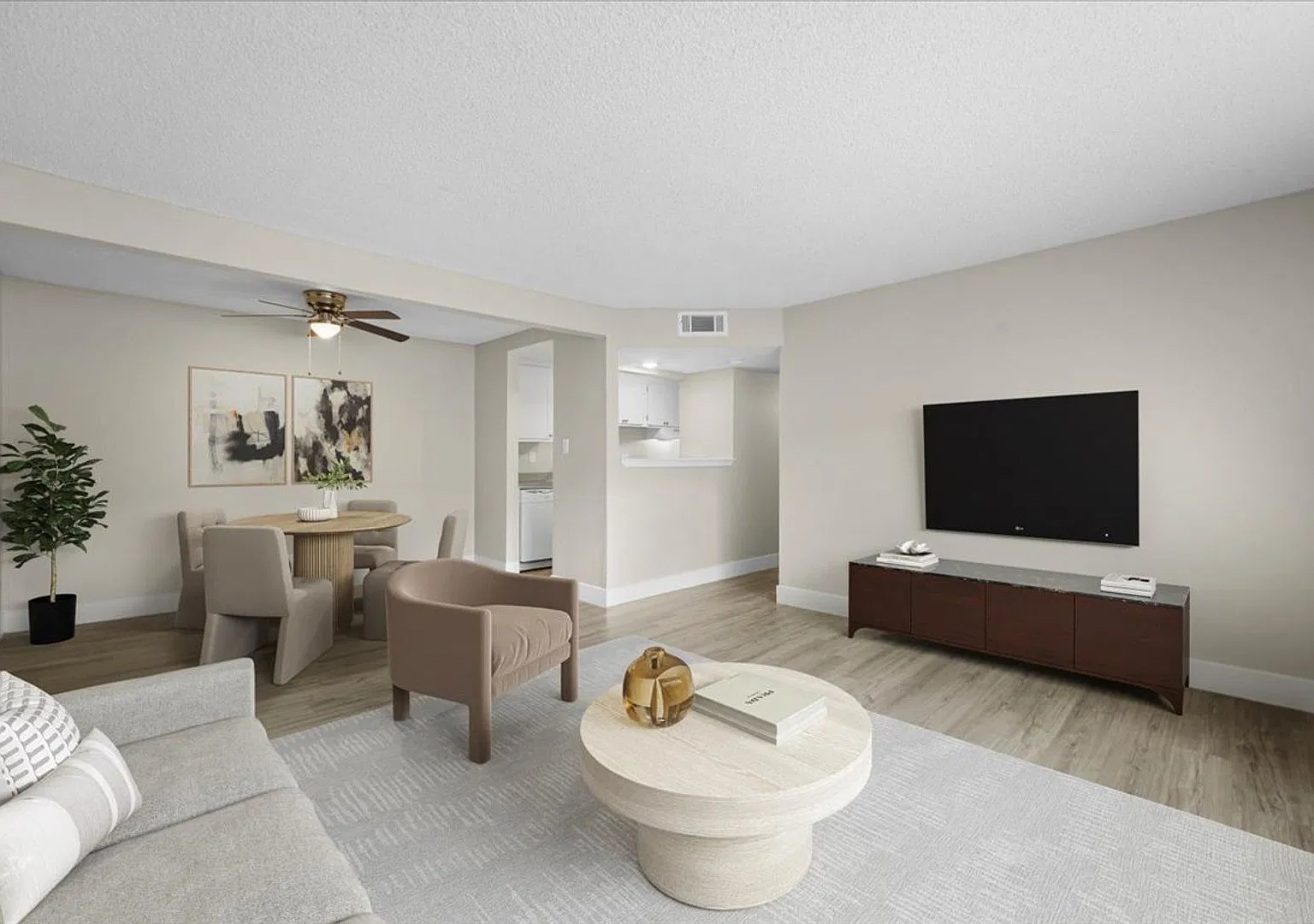 Sherwood Forest Apartments — Photo 1