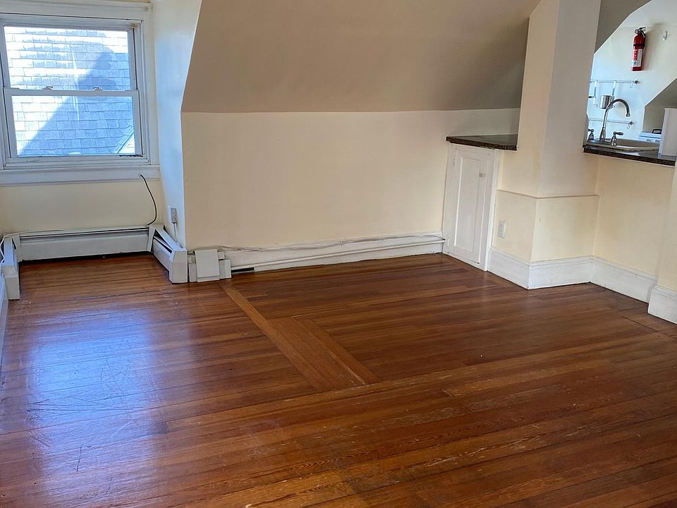 1st image of 224 Waterman St APT 3