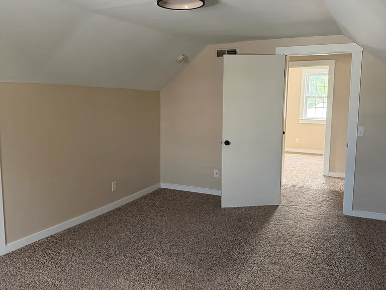 518 W Sun St — Photo 12