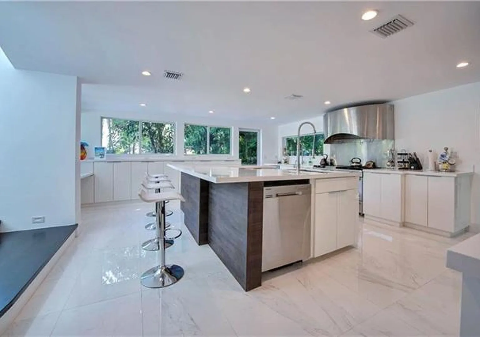 28 Pelican Dr # 28, Fort Lauderdale, FL 33301 — Photo 1