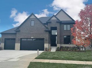 22040 Chaucer Ct, Macomb, MI 48044