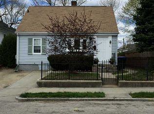 41 Edgemere Ave, Providence, RI 02909