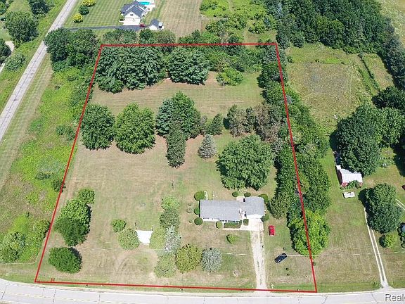 3rd image of 2285 Peppermill Rd