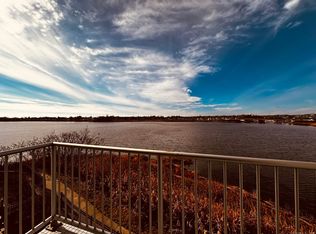 150 Harbour Close UNIT 305, New Haven, CT 06519