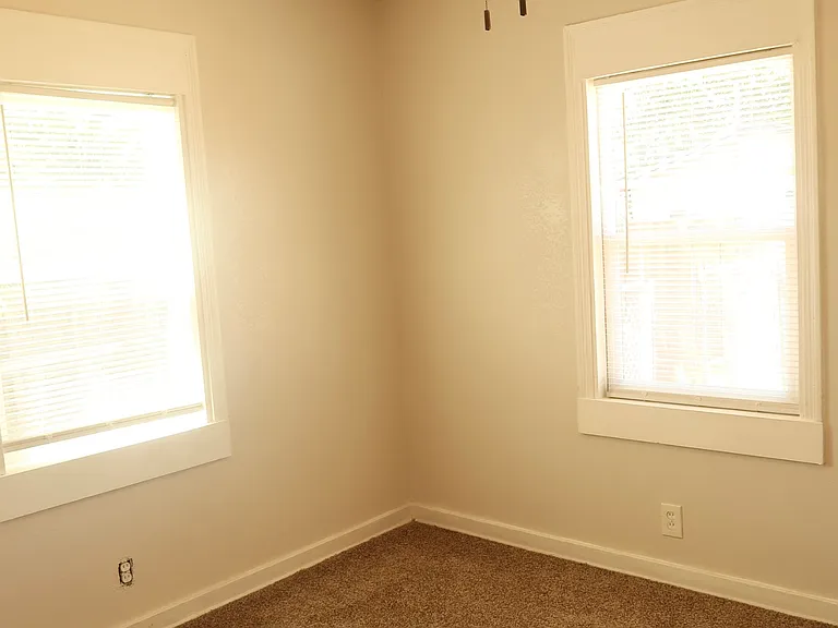 3945 E Madison Ave — Photo 11